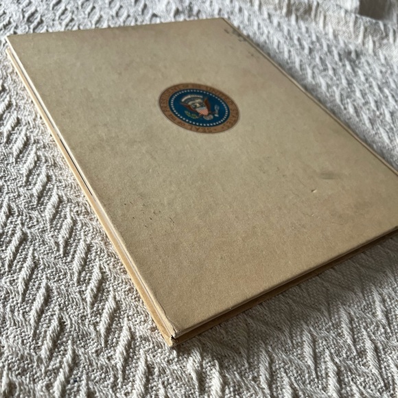 JOHN LENNON (THE BEATLES) KIDS BOOK - YOUNG ROCK STAR vintage book - Picture 3 of 8